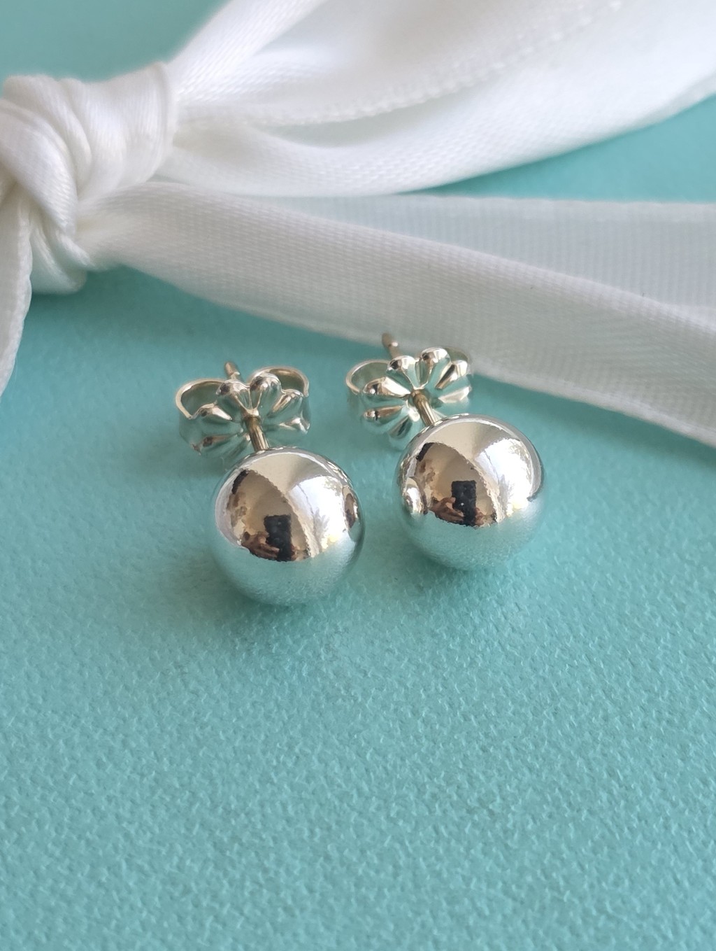 T&Co 8 Mm Bead, Ball Hardwear Earrings